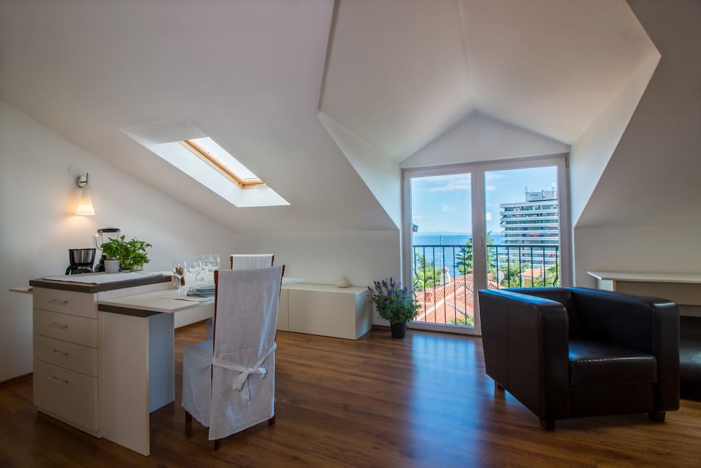 Dining alcove