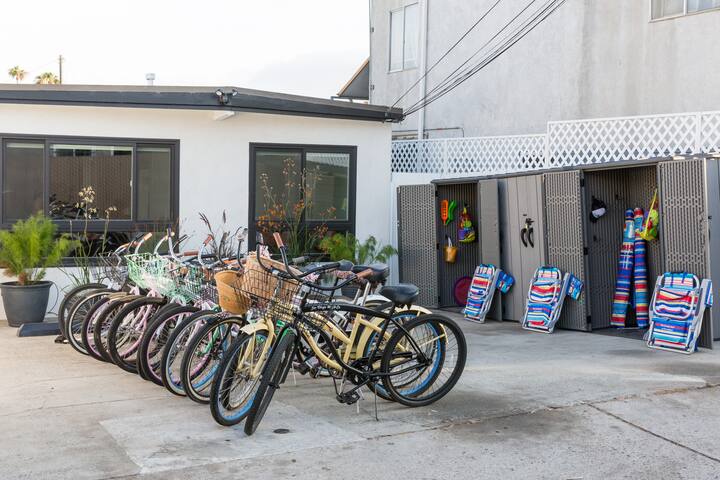 Near Bay – 12 Bikes, A/C, BBQ, Deck- Min to Beach! gallery image 4