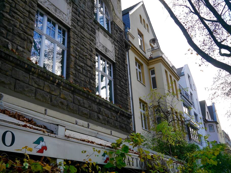 Nestled in a beautiful and quiet alley street (no through traffic)