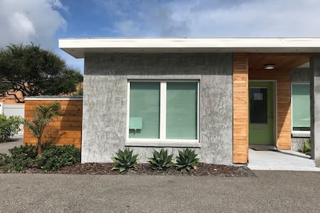 Cocoa Beach Splash Pad - Beach Getaway for Two