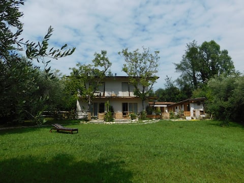 Successful Airbnb property: The House of Strow in San Felice Del Benaco