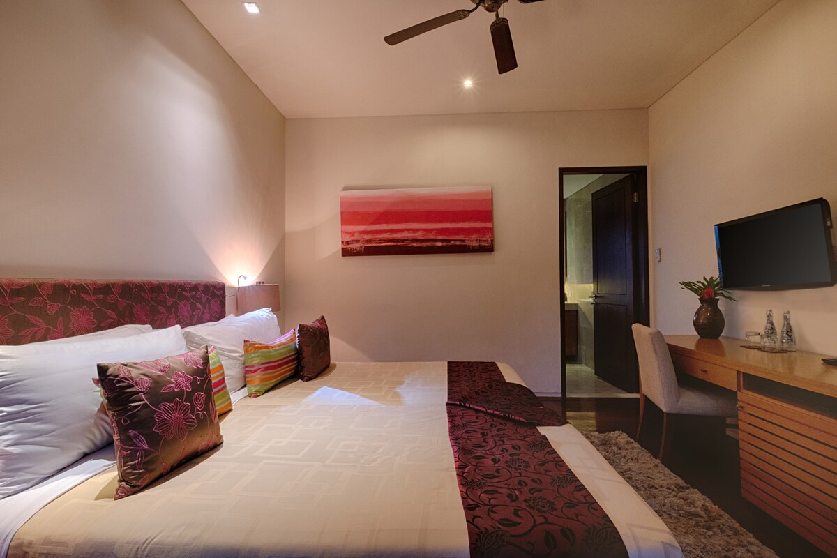 Villa in Kecamatan Ubud · ★4.33 · 3 bedrooms · 3 beds · 3 baths, Airbnb comparable