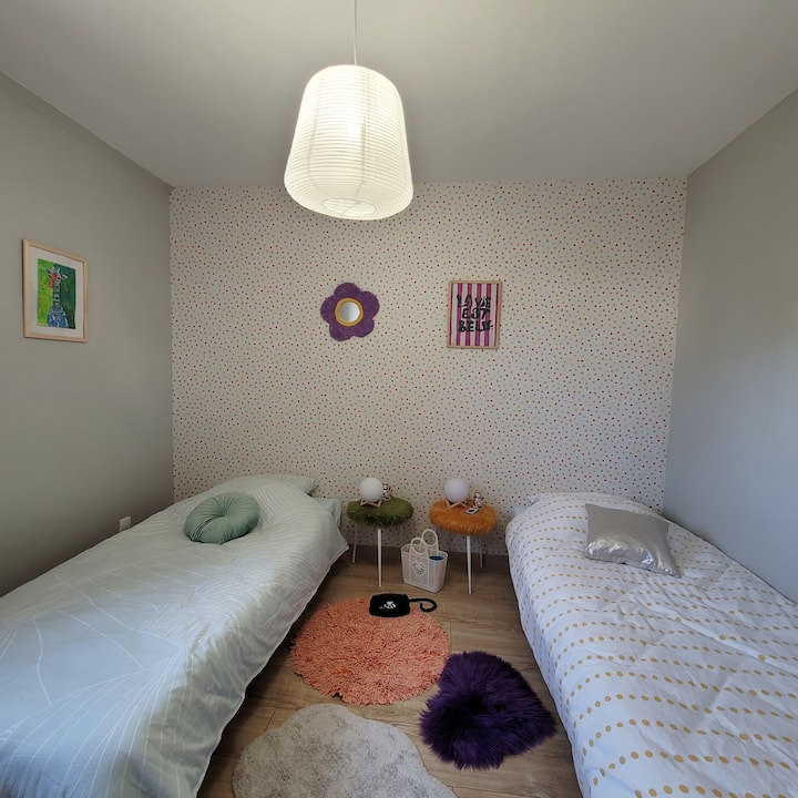 เตียงในห้องเด็ก