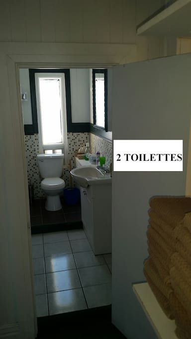 2 TOILETTES