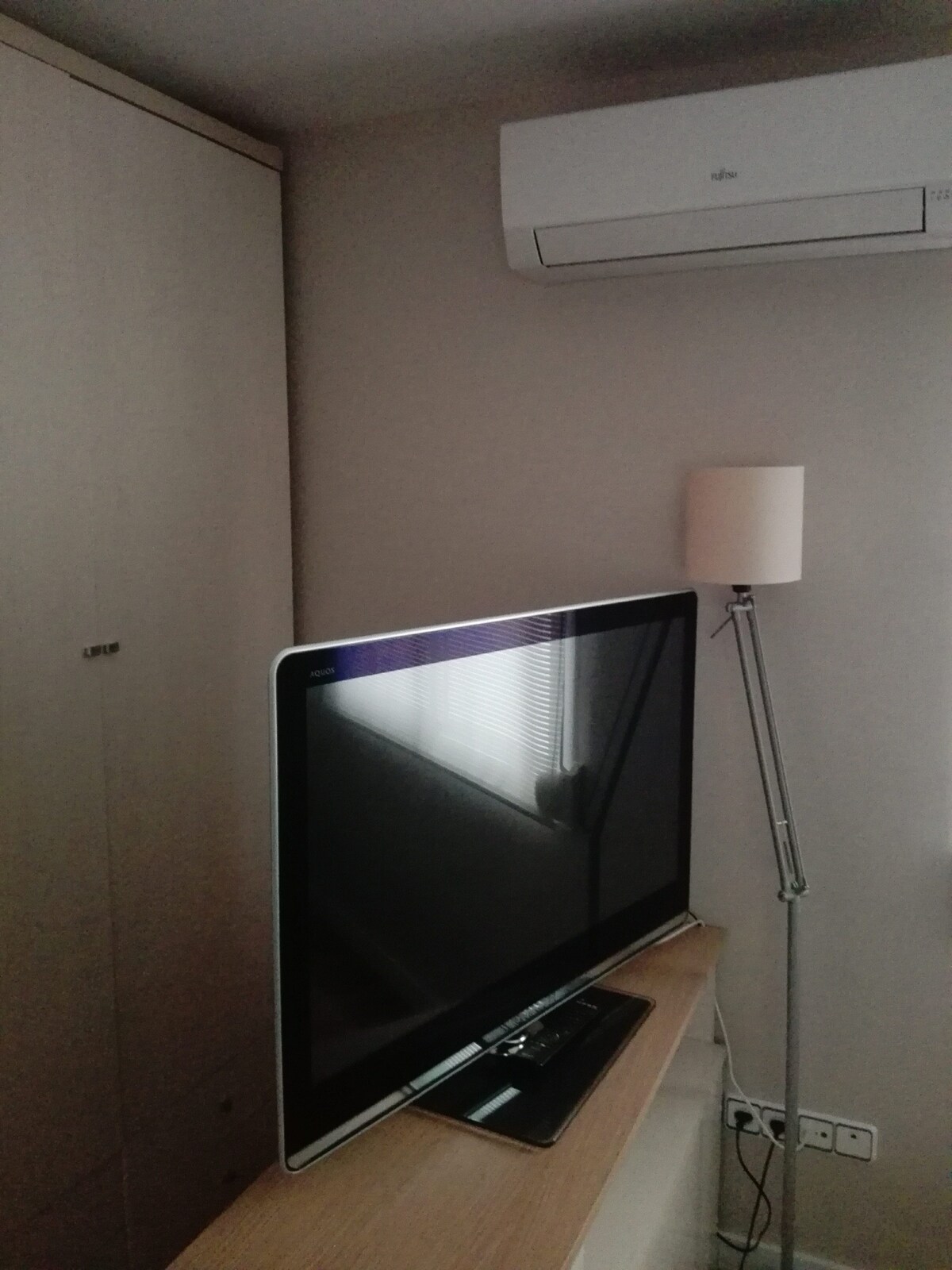 配备热水泵和套房冷气的空调。 