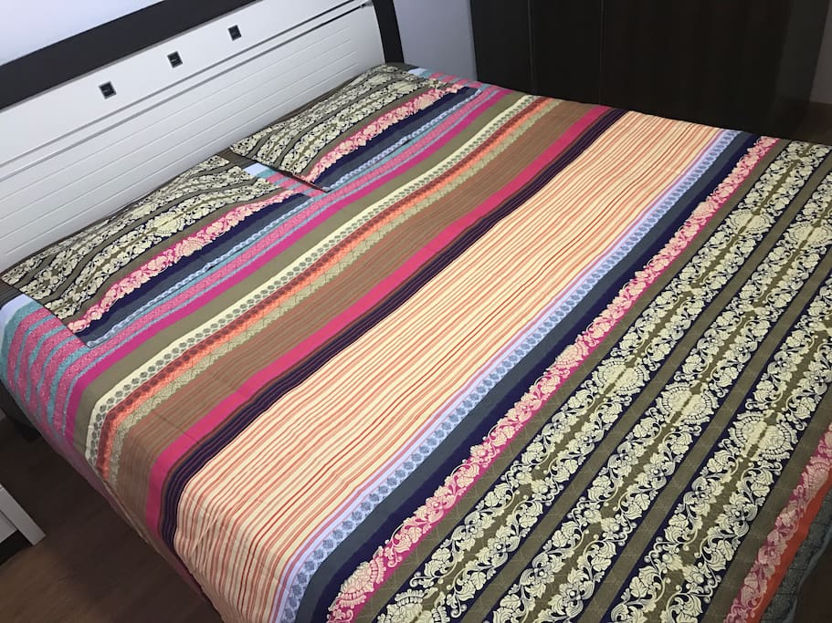 主卧大床Big bed in the master bedroom