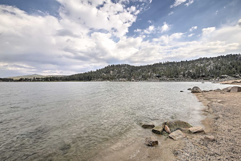 You'll be just a 15-minute walk from the lake, ensuring that you'll spend plenty of time enjoying your surroundings!