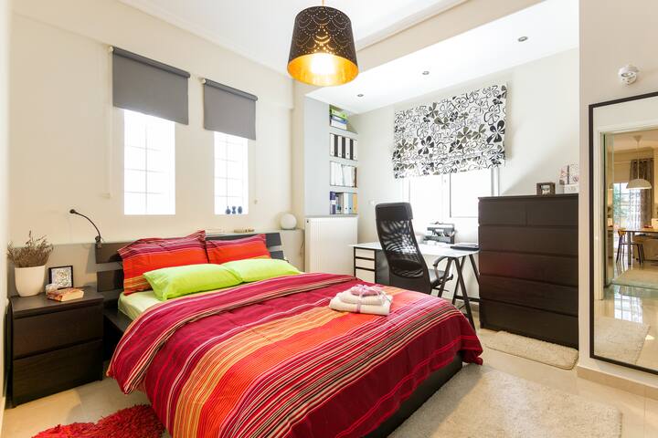 Dormitorio espacioso y luminoso, 