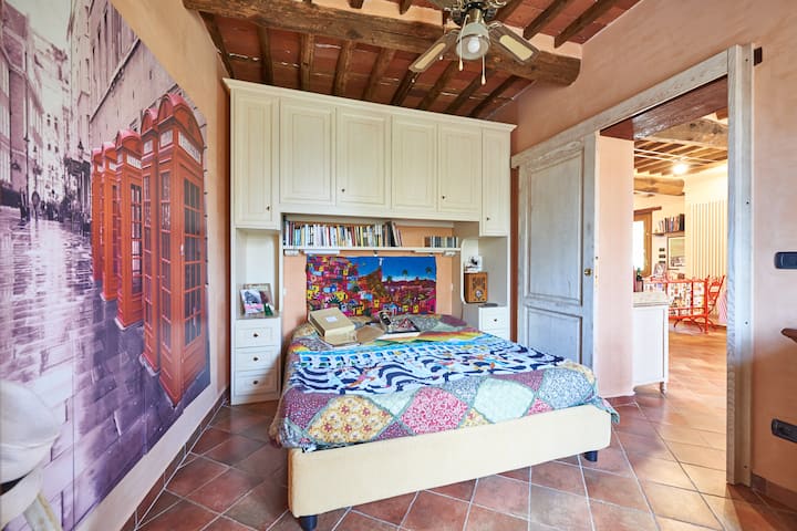 Rustic apartment 3 km from Lucca