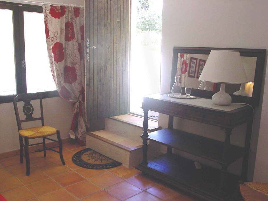 Entrée indépendante en rez de jardin