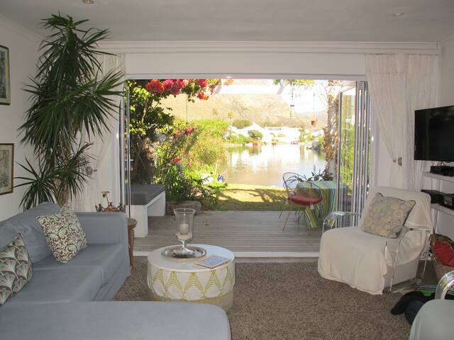 Waterside Cottage fab 2 bedroom home on water gallery image 3