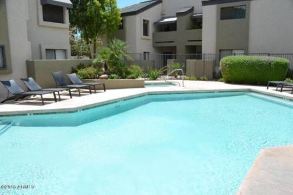 Great community pool area, jacuzzi , BBQ .