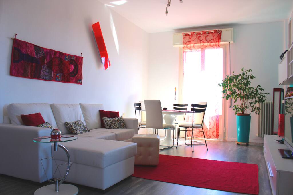 Sala da pranzo e zona soggiorno