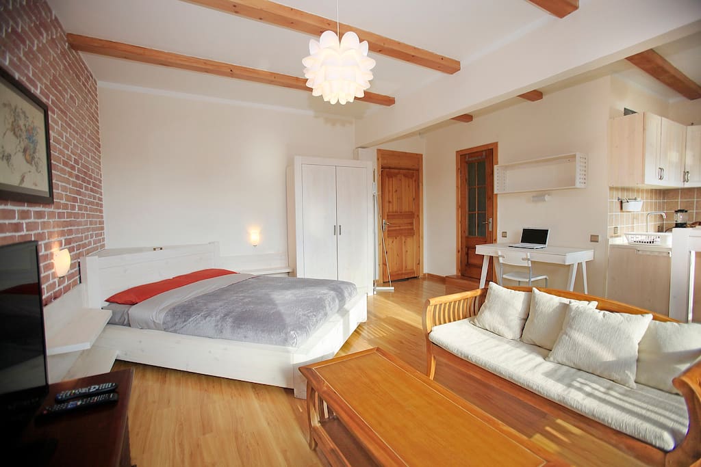 All is made for your comfort: cozy king bed, sofas, flat screen TV, wi-fi.