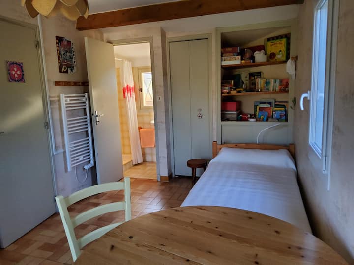 Бања со сопствен апартман за спална соба  5.