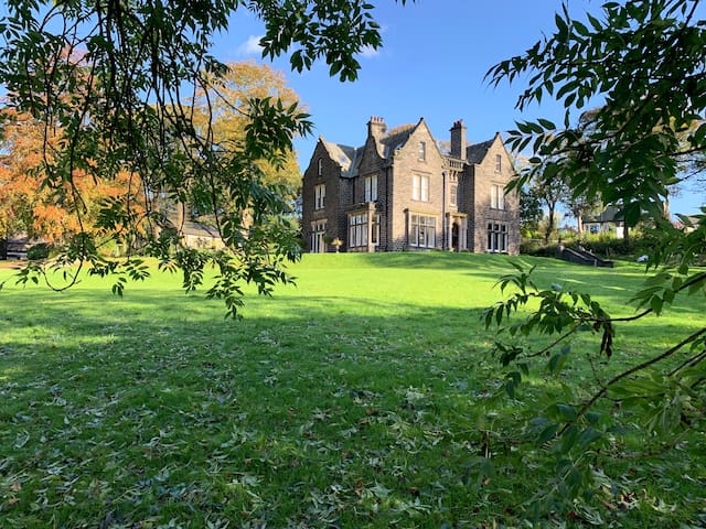 Luxury Penthouse, heart of Uppermill, Saddleworth