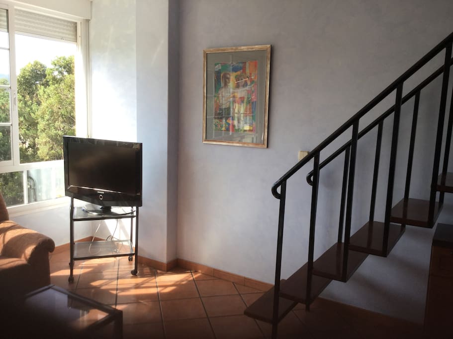 Salon y escaleras