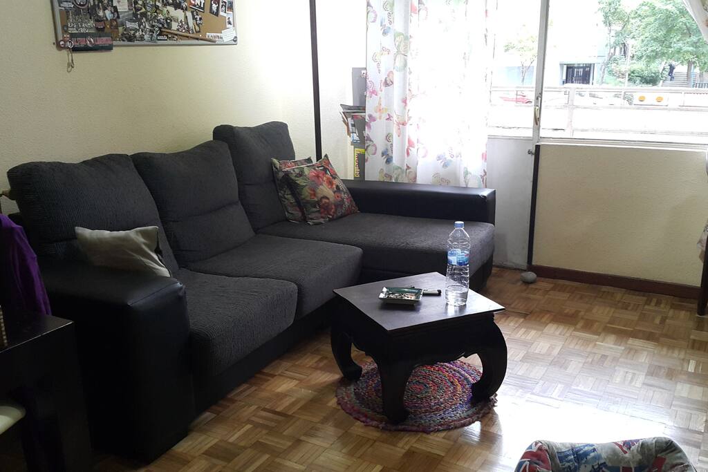 Salón y terracita al fondo