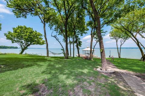 *Lakeside Bliss Escape!
