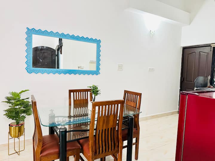 Dining area image 2