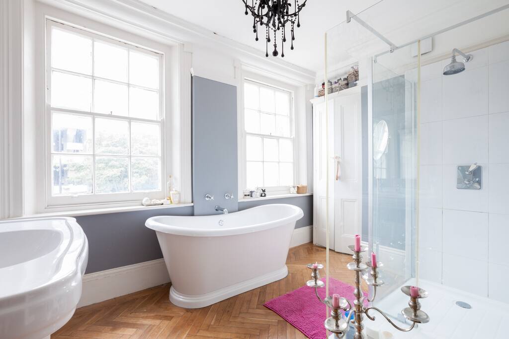 "The enormous bathtub and great showers (there are multiple bathrooms!) are perfect to relax in after a long day sightseeing." - Jane, Gold Coast, Australia