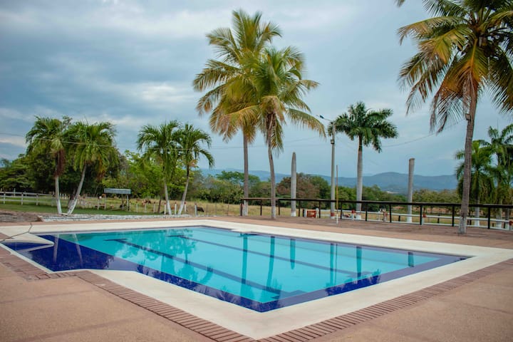 Magnificent 1200 Squared Feet Summer Villa. - Ricaurte