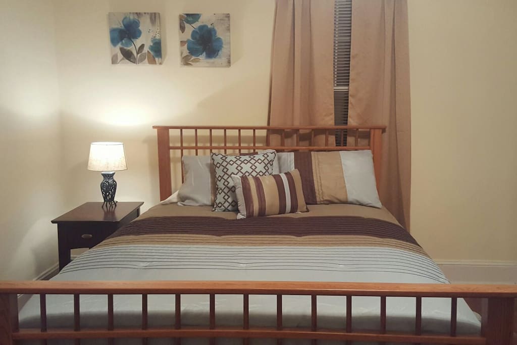 Queen size bed.