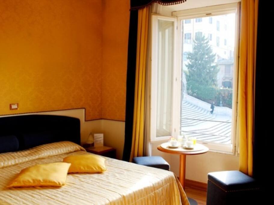 tutte e 6 le camere affacciano sulla scalinata di Piazza di Spagna