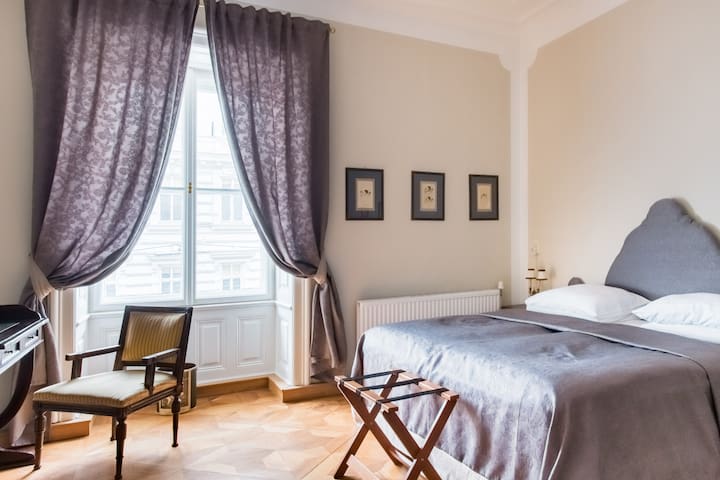 Grand Apartment in Otto Wagner Palais / Breakfast gallery image 2