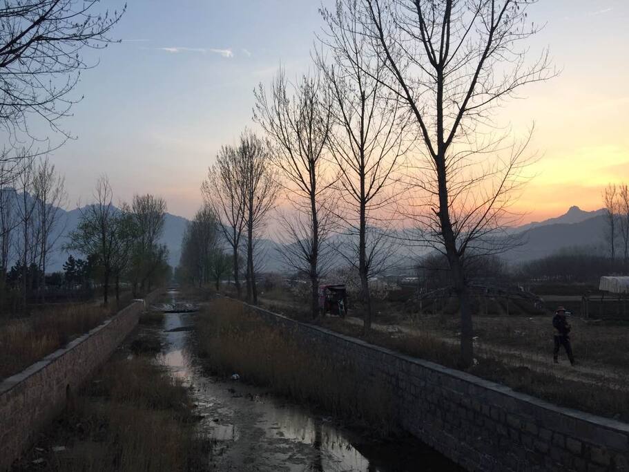 傍晚时分,夕阳晚霞