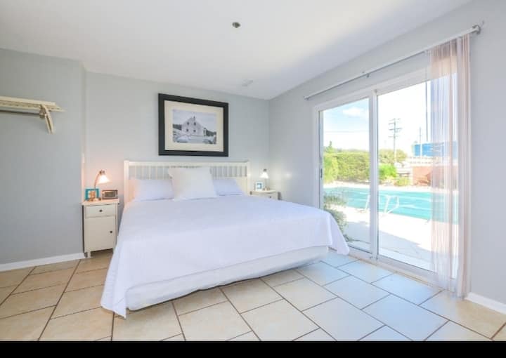 Chumba cha 1 cha kulala - Kitanda cha ukubwa wa kifalme kilicho na bafu la kujitegemea