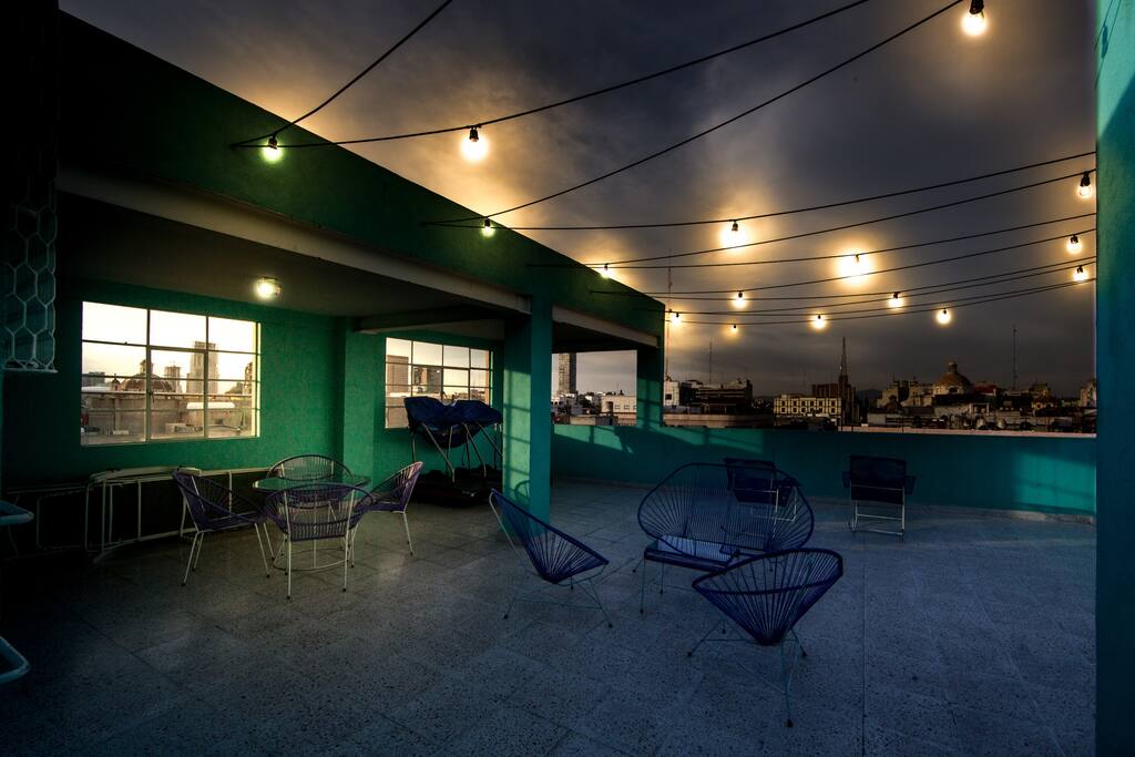 Terraza para eventos privados (con reserva) y/o área común compartida.