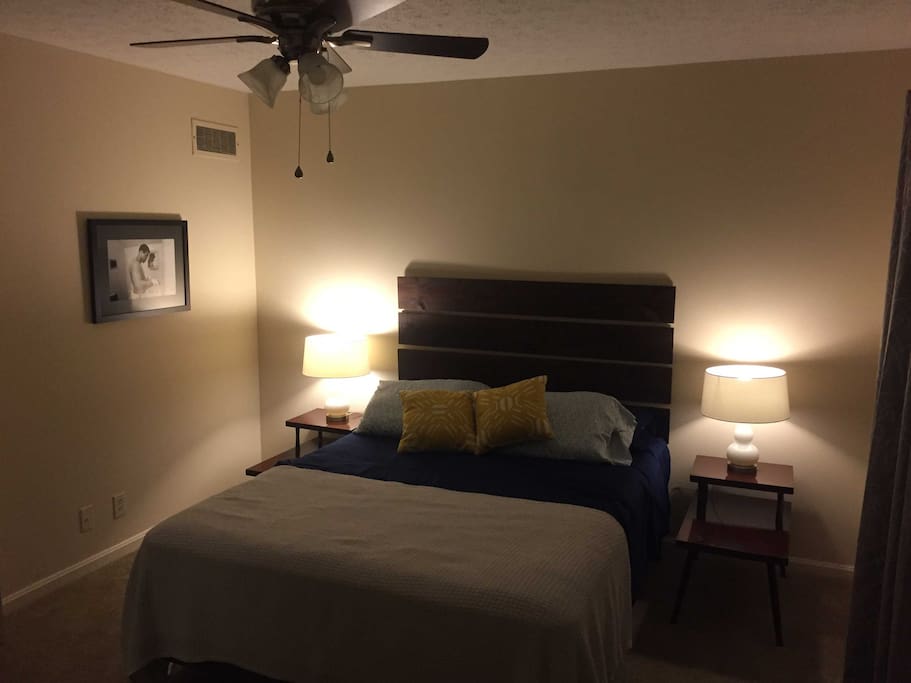 Evening / Guest bedroom with queen size bed