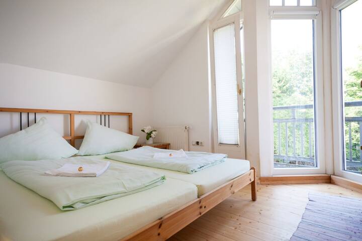 close to city center, private bathroom