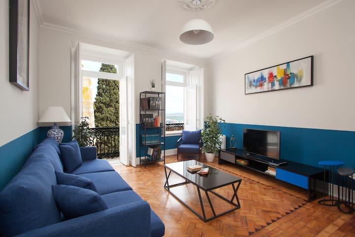 Apartment with Terrace and River View in Alfama gallery image 2