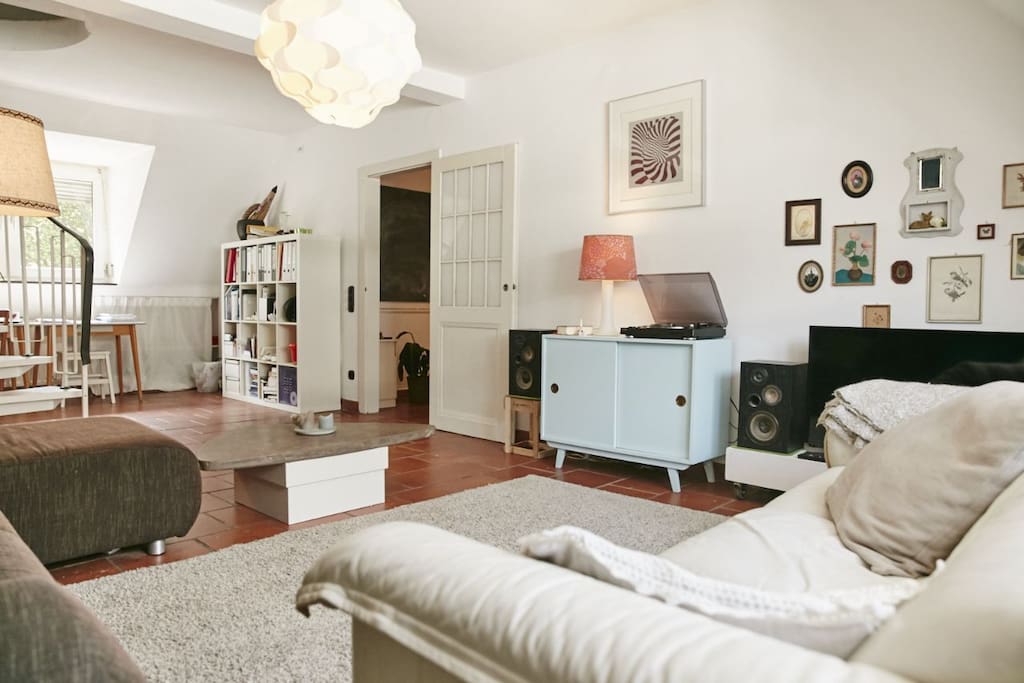 Wohnzimmer, wird ausschließlich privat und nicht gemeinschaftlich genutzt. Gehört zum Schlafzimmer inklusive.