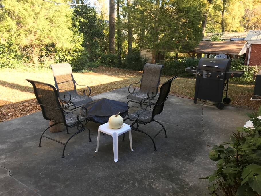 Private Room in Quiet Neighborhood Near Uptown - Houses 