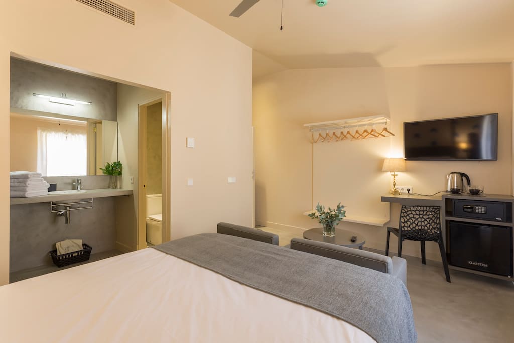 The bedroom comes with a Smart TV, safe, mini fridge, kettle and basic coffee and tea.