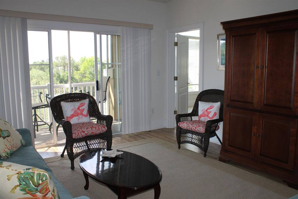 Spacious living room