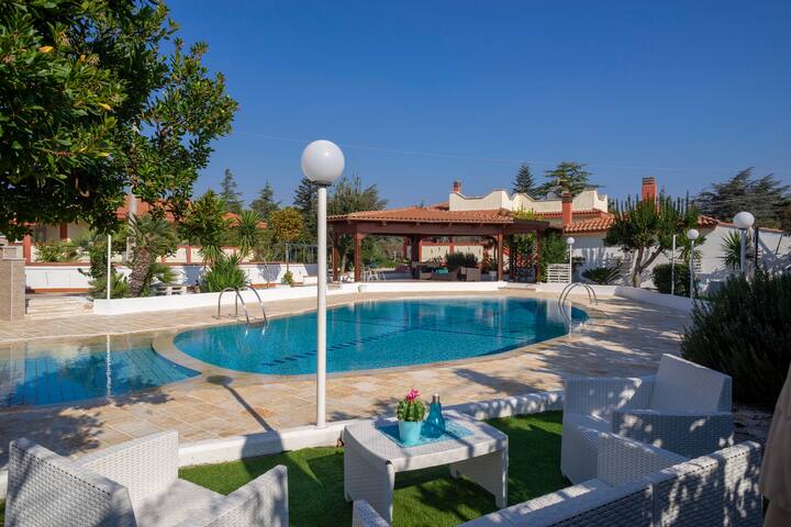 Villa with Private Pool in Puglia for 8 people gallery image 2
