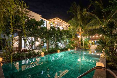 Tropical Oasis at An Bang Beach &  Breakfast