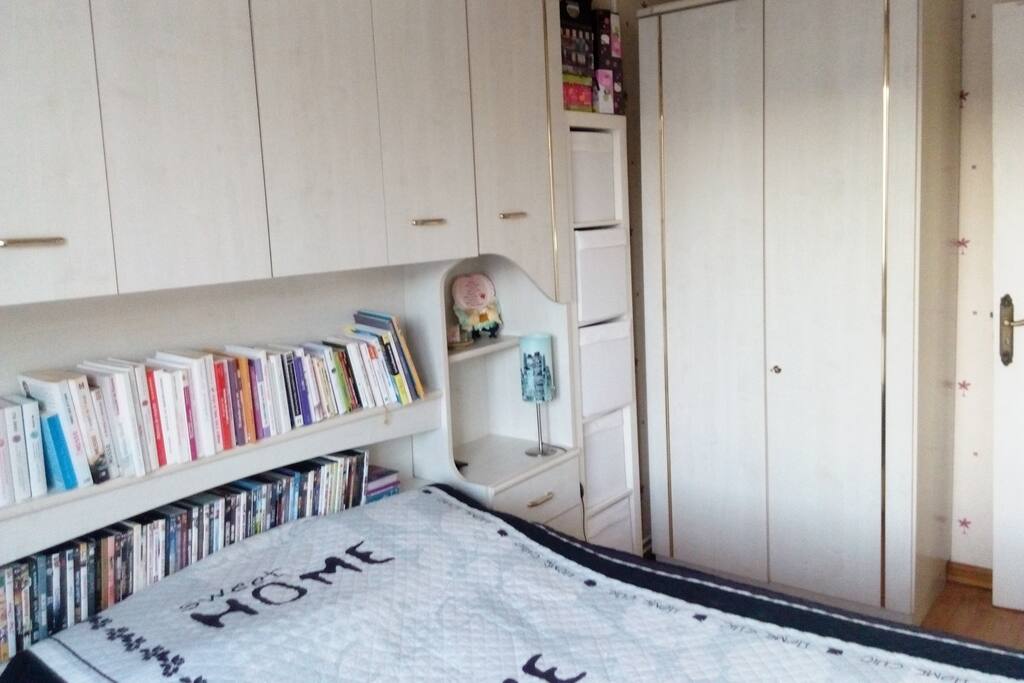Chambre avec penderie