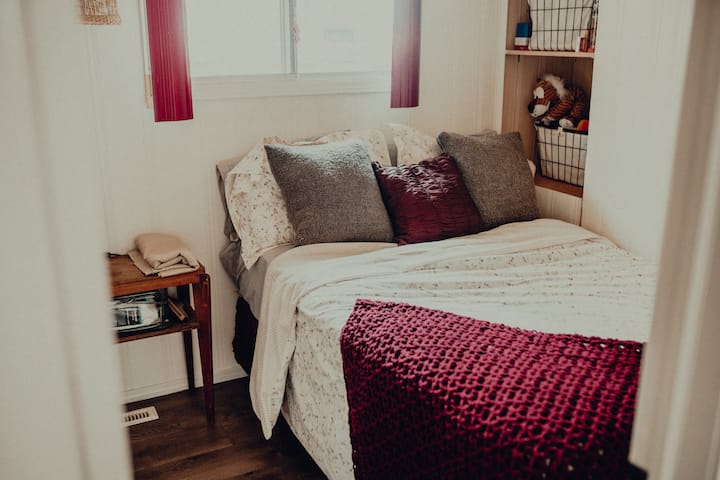 Summerfell Cabin 2 Bedrooms 6 Guests Modern Cabin Cabins For Rent In County Of Barrhead No 11 Alberta Canada