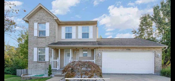 Cheerful 3 Bdr Home With Fire Place And Patio. - Cincinnati