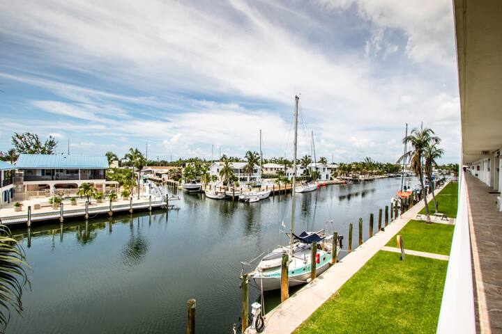 Hidden Treasure 2 /1  Canal View & Glunz Beach Resort passes Included