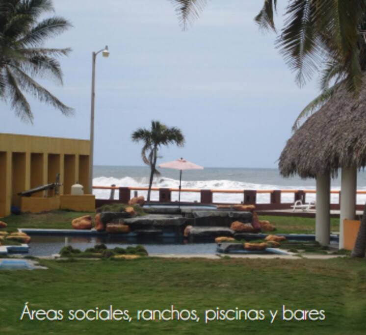 Swimming pool and beach huts/bar area