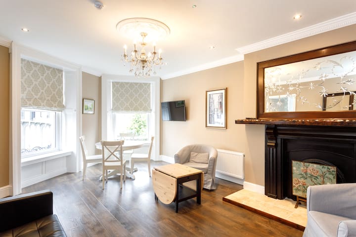 Family 3 Bedroom Apartment – Molloy’s Apartments