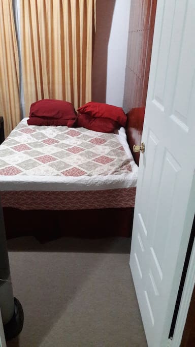 room 1. cuarto 1