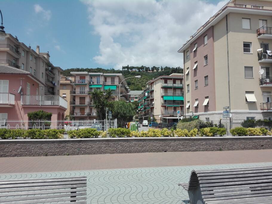 visuale alloggio dalla passeggiata a mare