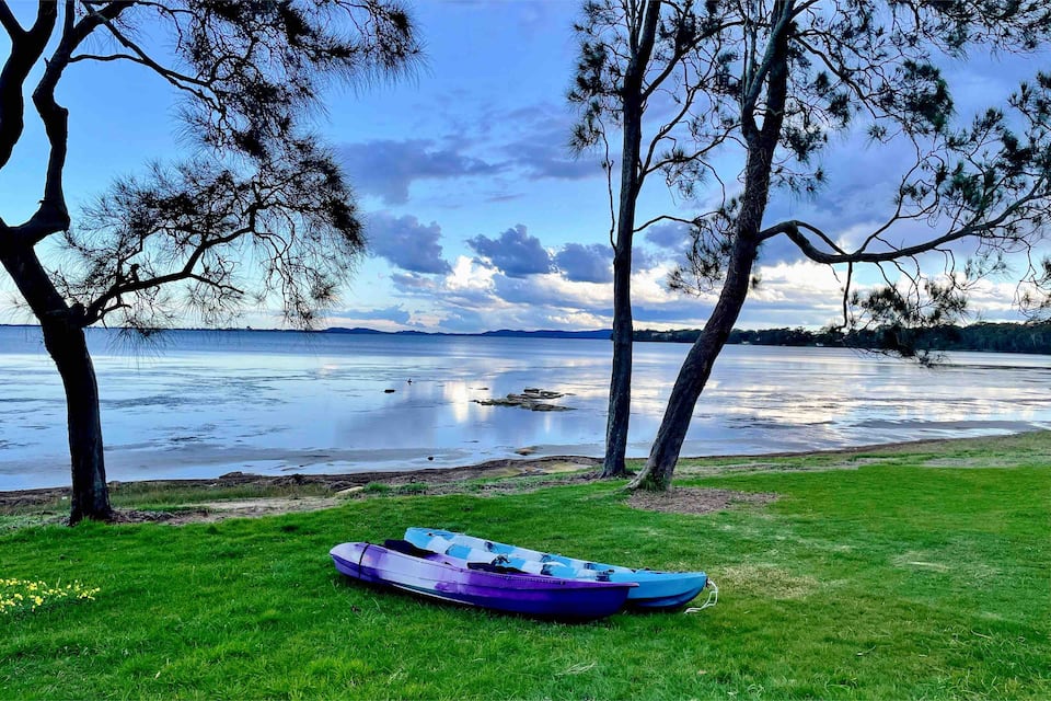 A white lake house on the shore of Lake Tuggerah, Gorokan, New South Wales, Australia, photo 5 of 10